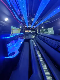 8 – 10 PASSENGER LIMOUSINES
